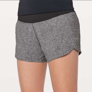 Lululemon Run Times Short II *4" Heather Lux Multi Black / Black size ten